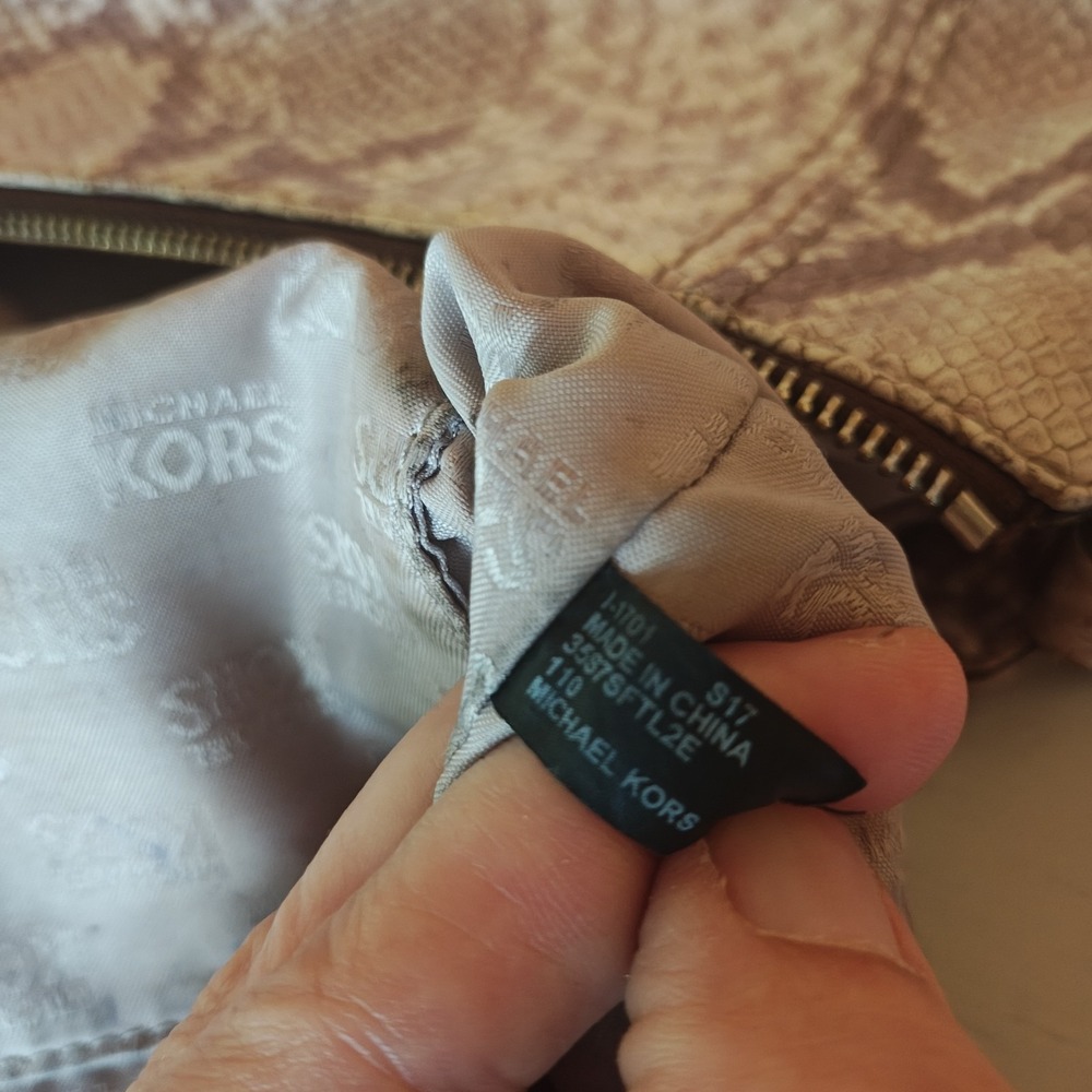 Michael Kors snake embossed handbag has multiple pockets Lightly‎ Used ZA4 - Picture 11 of 12